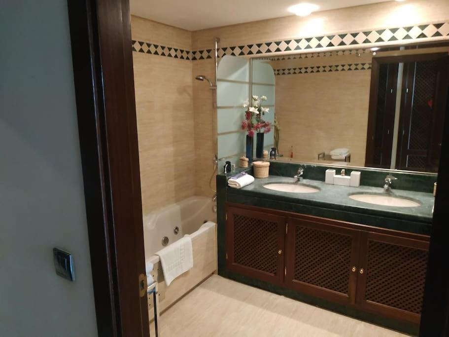 Luxury Apartment With Sea Views, Golf, Gym, Spa, 7 Pools Ojén Esterno foto